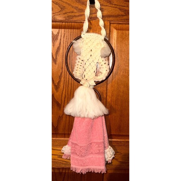 Vintage Macrame Owl Towel Holder With Pink Towel & Lace Trim - Picture 4 of 13